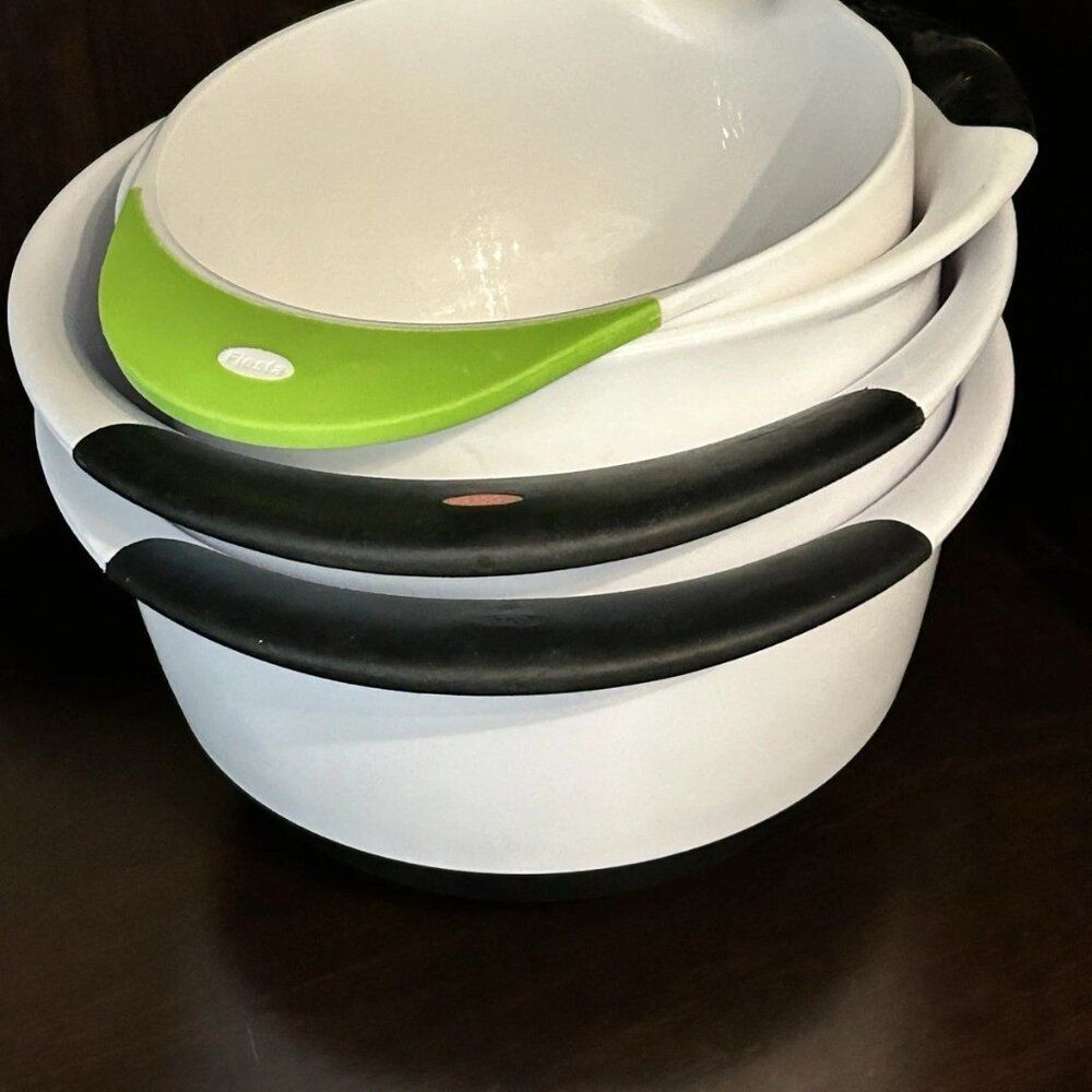 Lot of Mixing Bowls, 4 pieces, assorted sizes, see photos for details